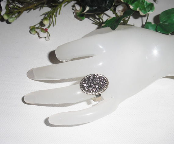Originele cabochon ring met pyriet steen op verstelbare ring