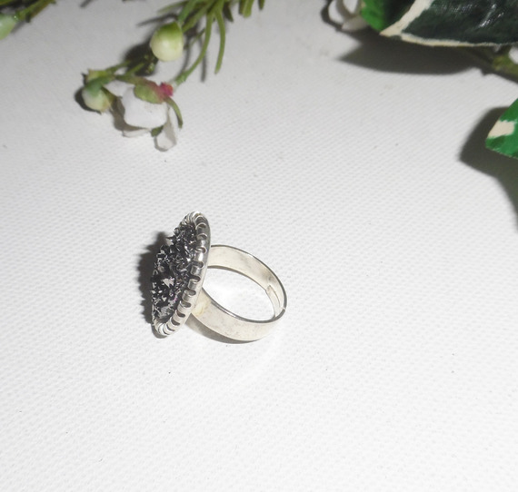Originele cabochon ring met pyriet steen op verstelbare ring