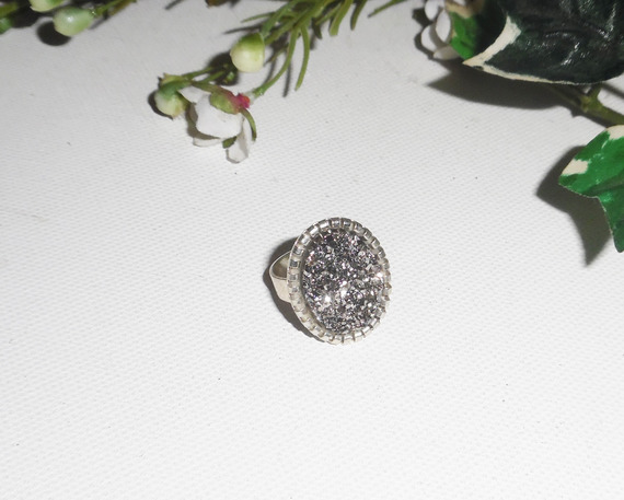 Originele cabochon ring met pyriet steen op verstelbare ring