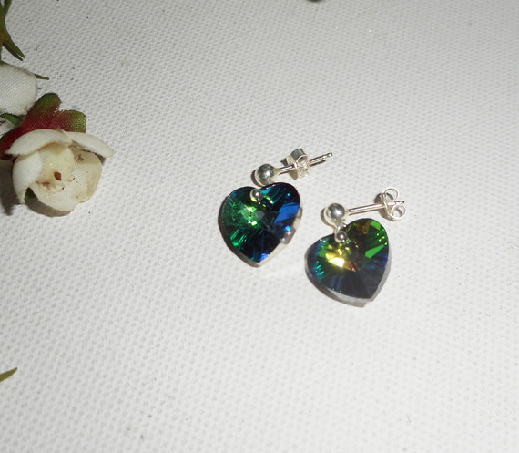 Groene Swarovski kristallen hart oorbellen aan 925 zilveren knopjes