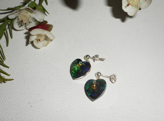 Groene Swarovski kristallen hart oorbellen aan 925 zilveren knopjes