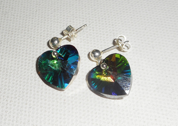 Groene Swarovski kristallen hart oorbellen aan 925 zilveren knopjes