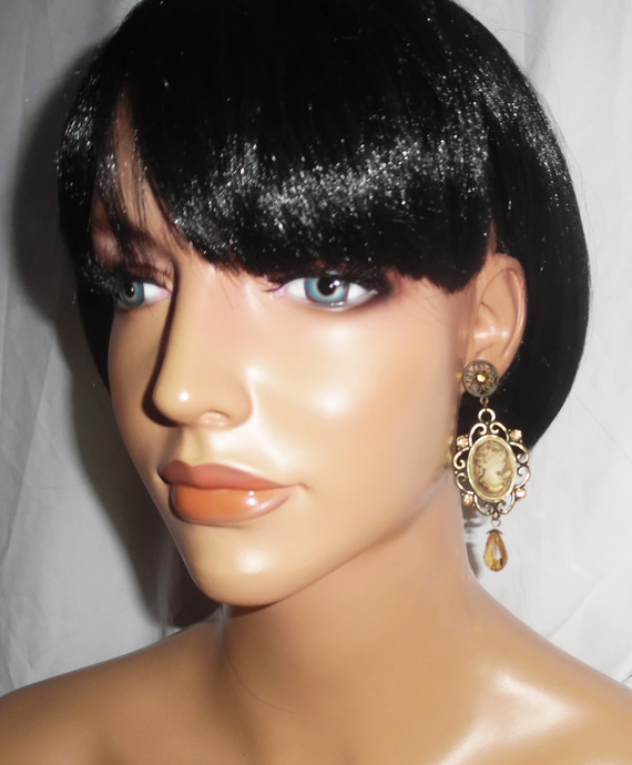 Bruine camee oorbellen met Swarovski kristal