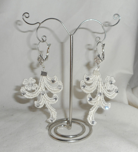 Oorbellen met Swarovski kristal en arabesk kant