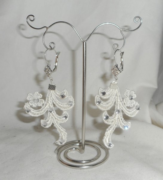 Oorbellen met Swarovski kristal en arabesk kant