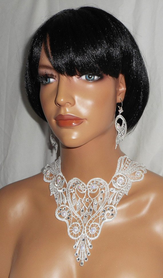 Oorbellen van wit kant met Swarovski kristal en parels