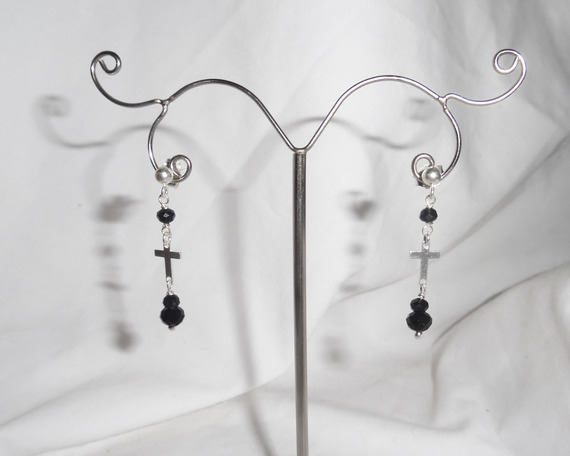 Zwarte Kristallen Kralen Oorbellen met Kruis op 925 Sterling Zilveren Studs