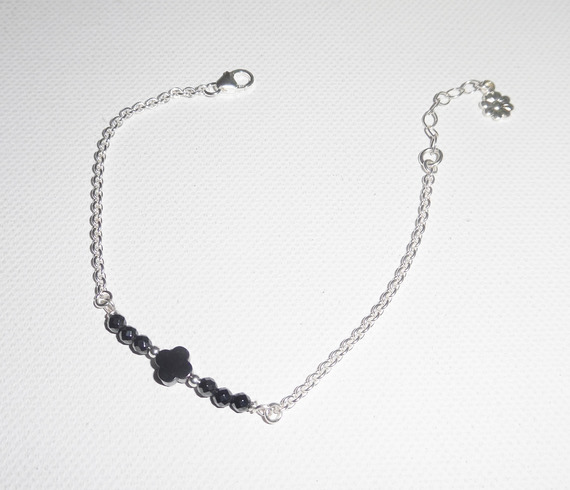 Bloem en hematietstenen armband aan 925 zilveren ketting