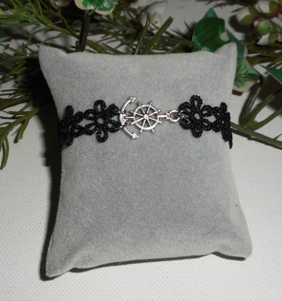 Originele armband met anker en roer op zwarte kant