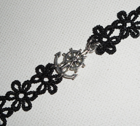 Originele armband met anker en roer op zwarte kant