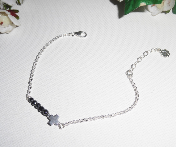 Origineel kruis en hematietstenen armband aan 925 zilveren ketting