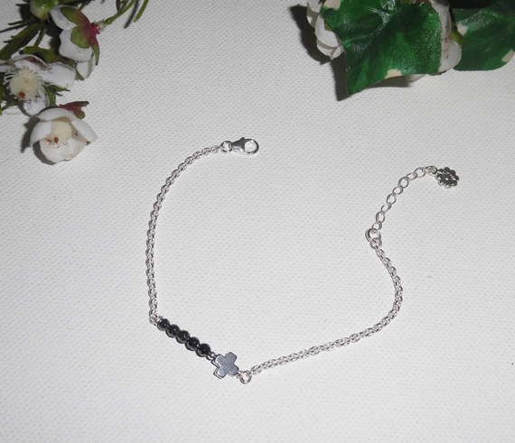 Origineel kruis en hematietstenen armband aan 925 zilveren ketting