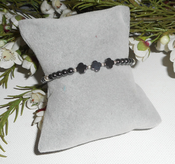 Originele armband bloemen en steentjes in hematiet met zilveren buisjes 925
