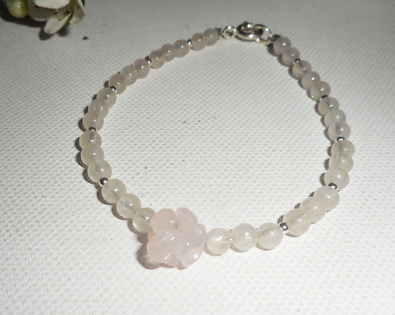 Rozenkwarts en parel armband op zilveren sluiting
