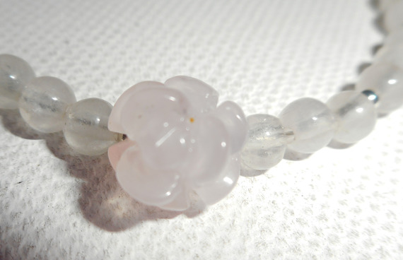 Rozenkwarts en parel armband op zilveren sluiting