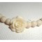 Parels en roos armband in ruwe gorgon op zilveren sluiting
