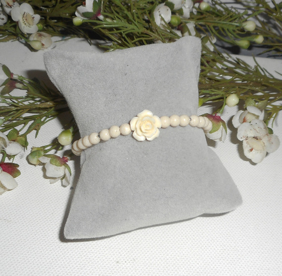 Parels en roos armband in ruwe gorgon op zilveren sluiting