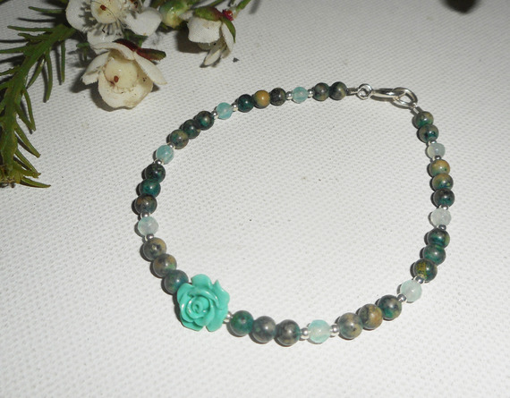 Parels en roze groene gorgonian armband op zilveren sluiting