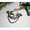 Kattenbroche met emaille parels en zwarte ketting