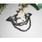Kattenbroche met emaille parels en zwarte ketting