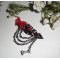 Broche van zwart en rood hars met strikje en zwarte ketting