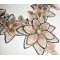 Borduurketting met ivoorkleurige bloemen en parelmoeren glaskralen