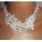 Witte kanten bloem en vlinder ceremonie ketting met Swarovski kristal en parels