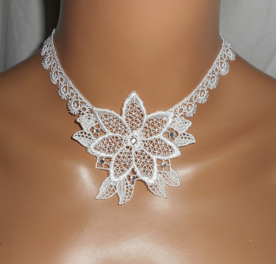 Witte kanten bloemenceremonie ketting met Swarovski kristal