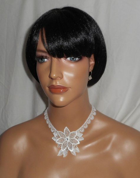 Witte kanten bloemenceremonie ketting met Swarovski kristal