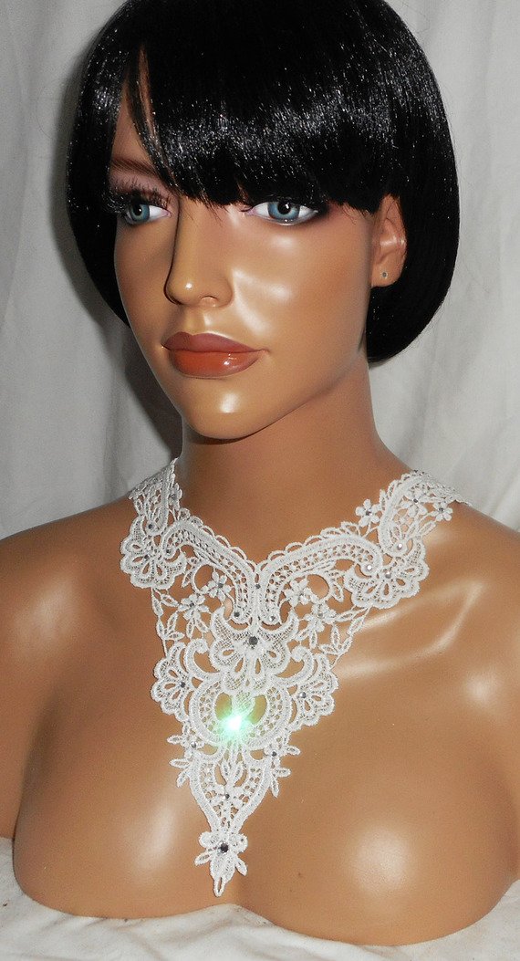 Witte Kant Ceremonie Ketting met Swarovski Kristal Bloem Ontwerp