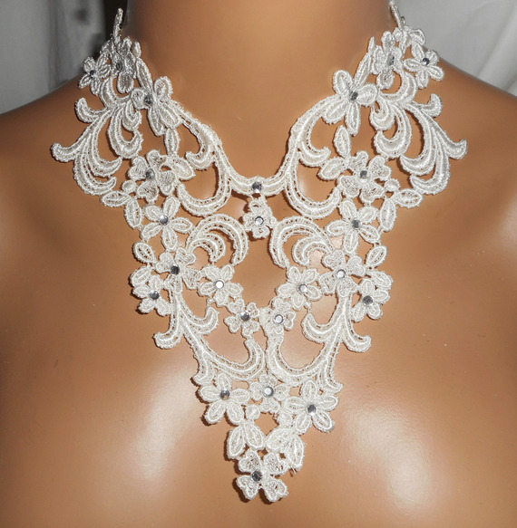 Ceremoniële halsketting met arabesk patroon en bloemen met Swarovski kristal