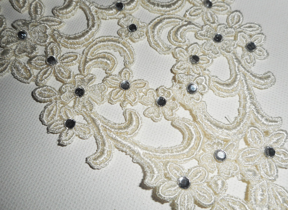 Ceremoniële halsketting met arabesk patroon en bloemen met Swarovski kristal