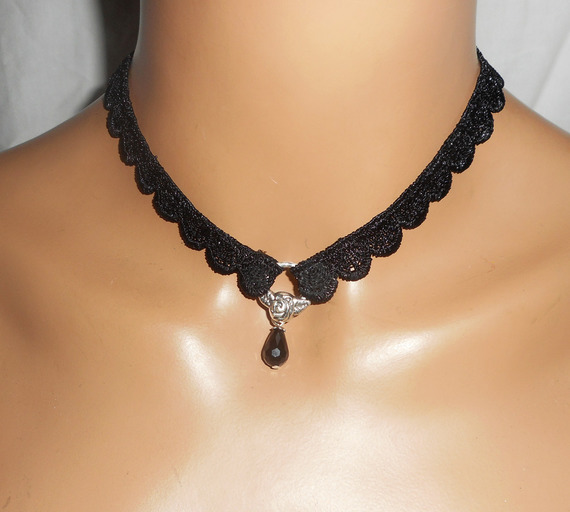 Zwarte kanten ketting met bohemian kristallen druppel