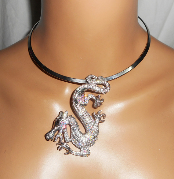 Originele zilveren metalen ketting met grote kristallen draak
