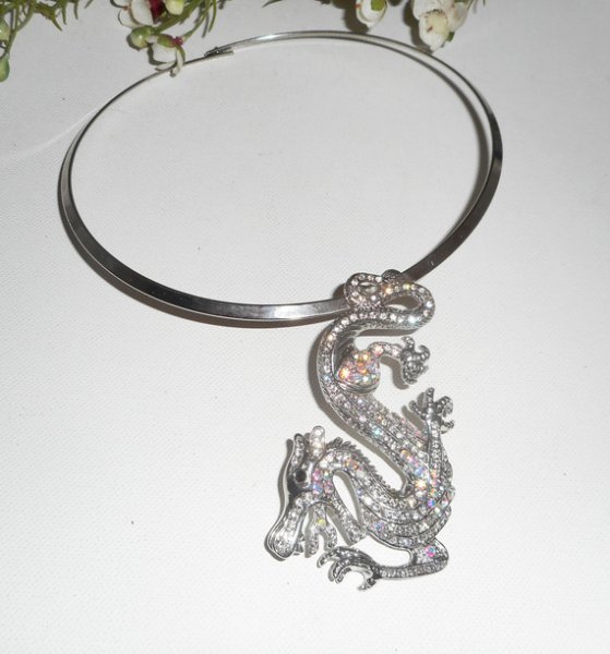 Originele zilveren metalen ketting met grote kristallen draak