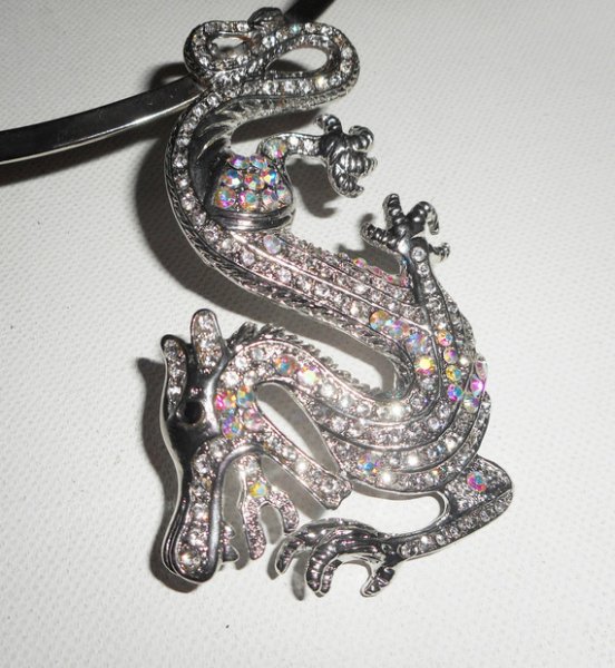 Originele zilveren metalen ketting met grote kristallen draak