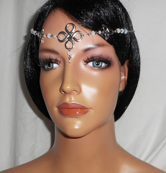 Witte ondoorzichtige Boheemse kristallen tiara met Keltische motieven 2 in 1