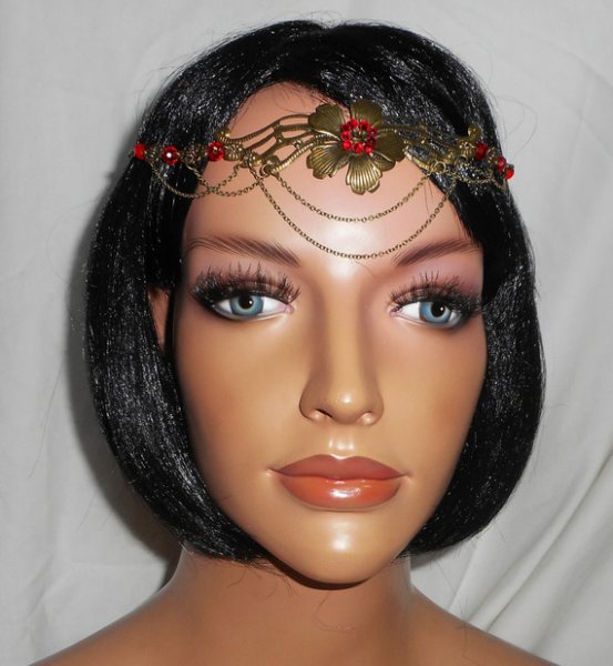 Bronzen tiara met rode boheemse kristallen kralen en bloemmotief