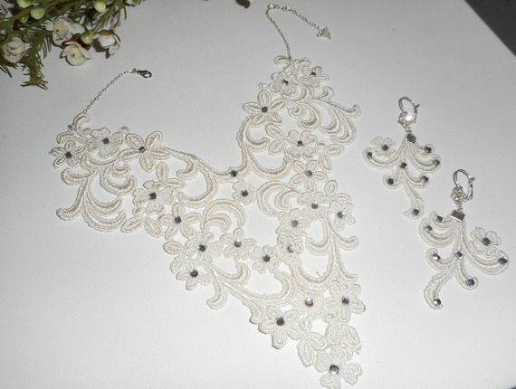 Set Ceremoniële halsketting met arabesk patroon en bloemen met Swarovski kristal