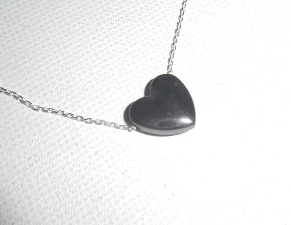 Hematiet hart hanger aan 925 zilveren ketting