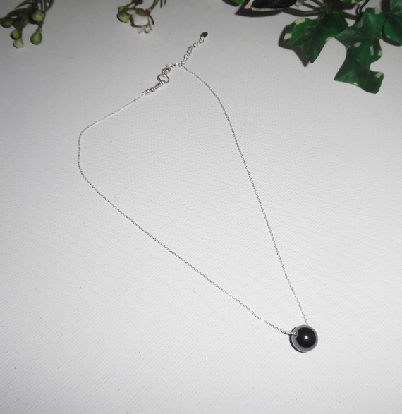 Hematietsteen hanger aan 925 zilveren ketting