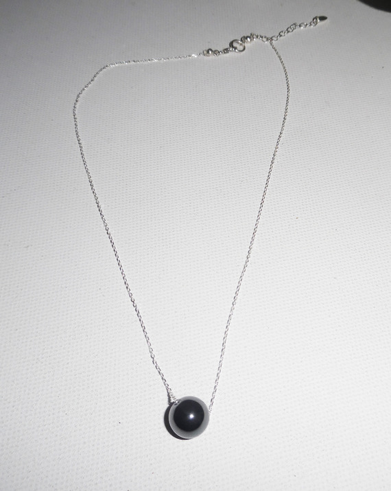 Hematietsteen hanger aan 925 zilveren ketting
