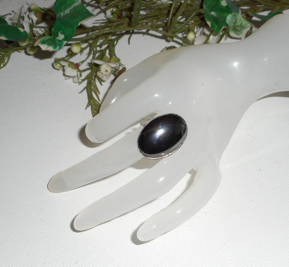 Hematiet cabochon ring