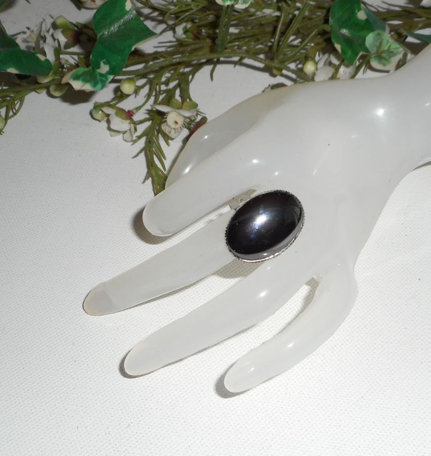 Hematiet cabochon ring