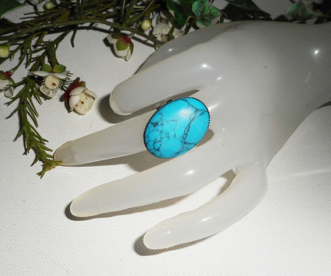 Cabochon ring met ovale turkooizen steen