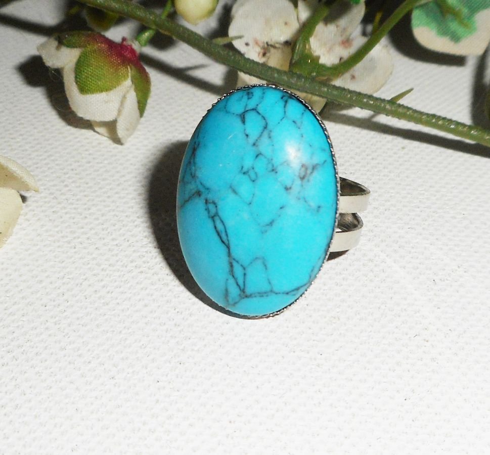Cabochon ring met ovale turkooizen steen