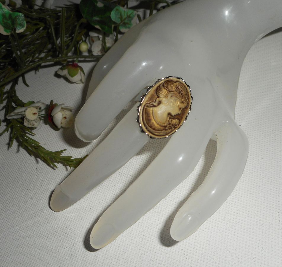Bruine camee ring