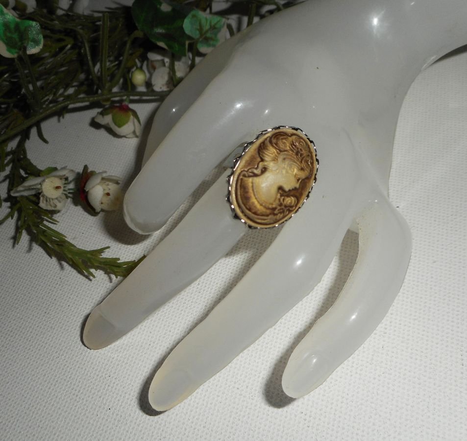 Bruine camee ring