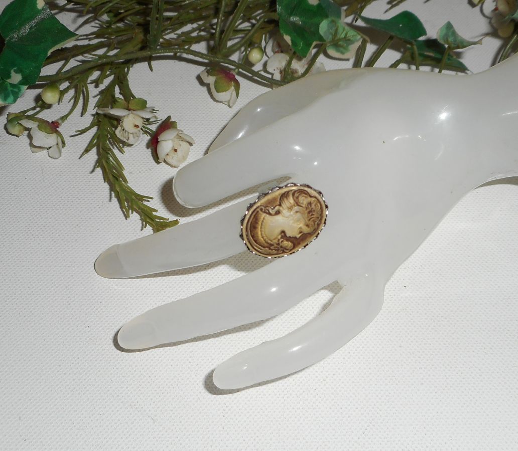 Bruine camee ring
