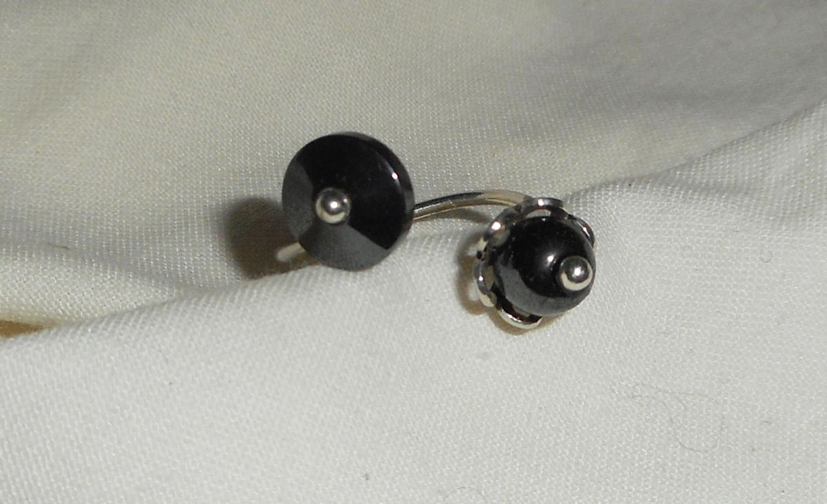 Originele 925 zilveren ring met ronde en platte grijze hematietstenen